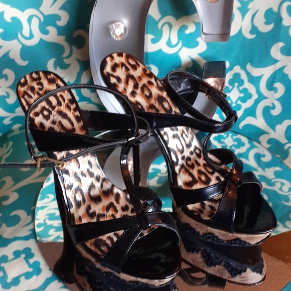 SHOE DAZZLE - BLACK with CORK & LACE HEEL - GORGEOUS SHOE - Picture 2 of 6